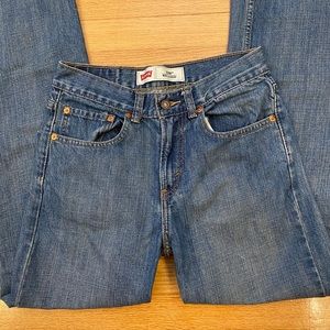 Levi’s 550 Relaxed (Junior’s) Medium Wash Jeans (W26)
